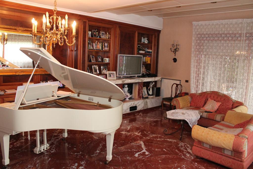 مبيت وإفطار تْشامبينو La Casa Della Musica الغرفة الصورة